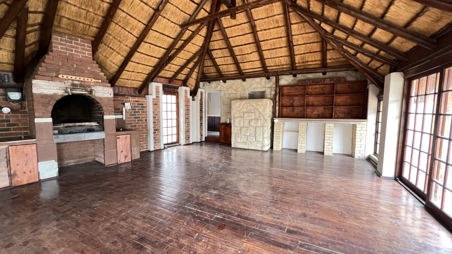 5 Bedroom Property for Sale in Helikonpark Gauteng