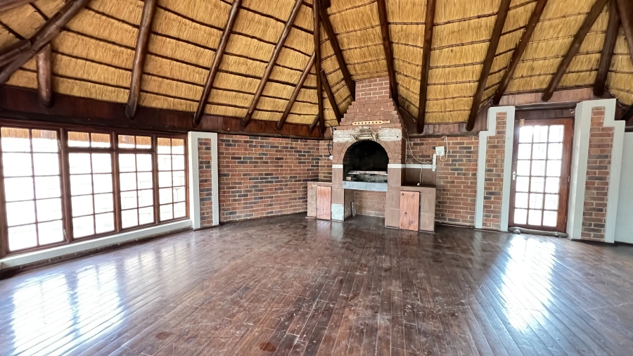 5 Bedroom Property for Sale in Helikonpark Gauteng