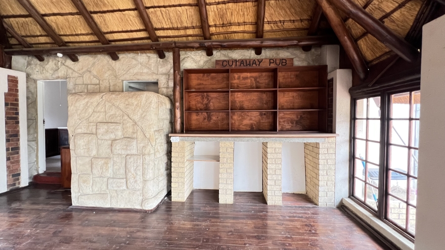 5 Bedroom Property for Sale in Helikonpark Gauteng