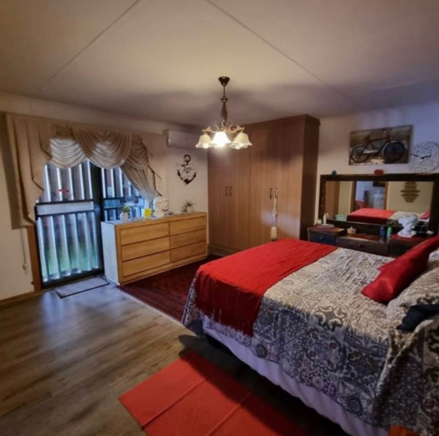 2 Bedroom Property for Sale in Vaaloewer Gauteng