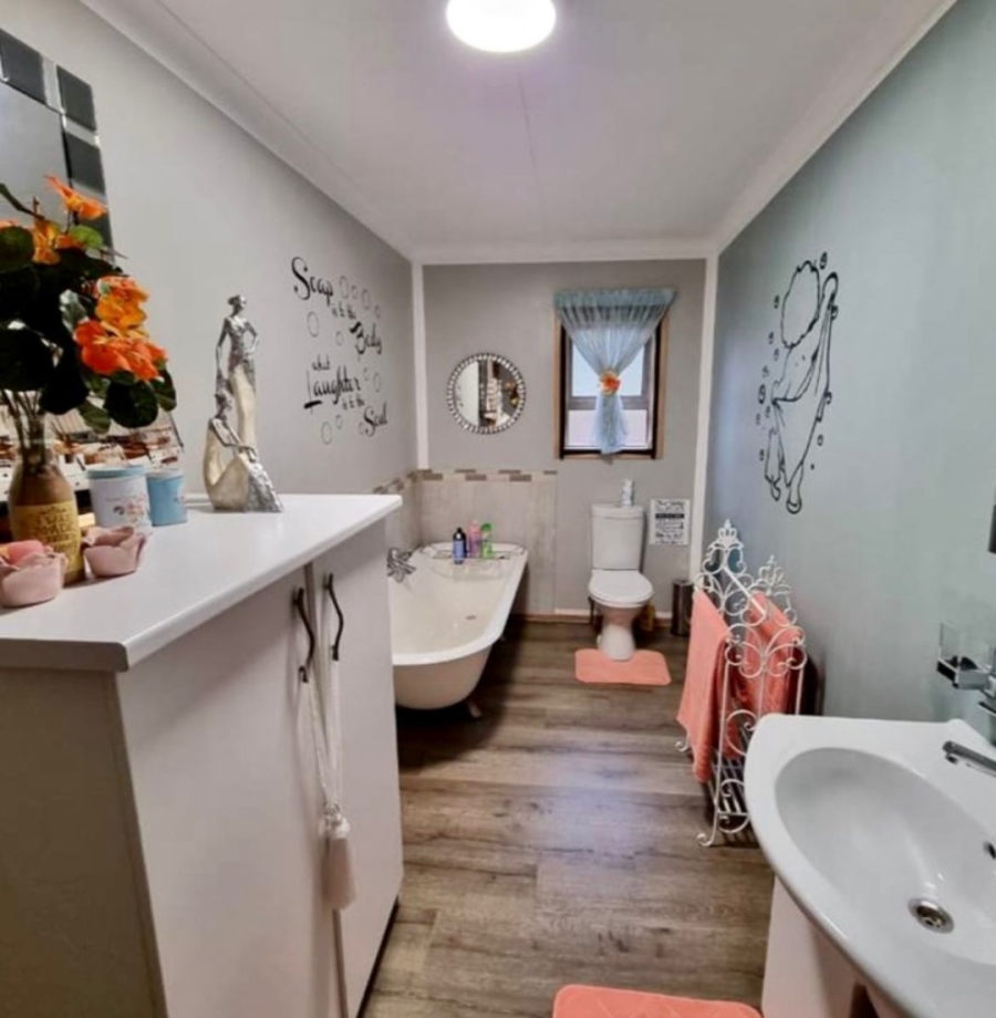 2 Bedroom Property for Sale in Vaaloewer Gauteng