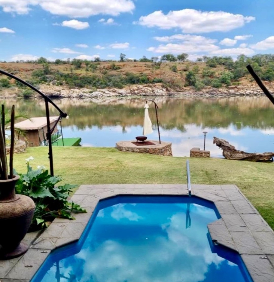 2 Bedroom Property for Sale in Vaaloewer Gauteng