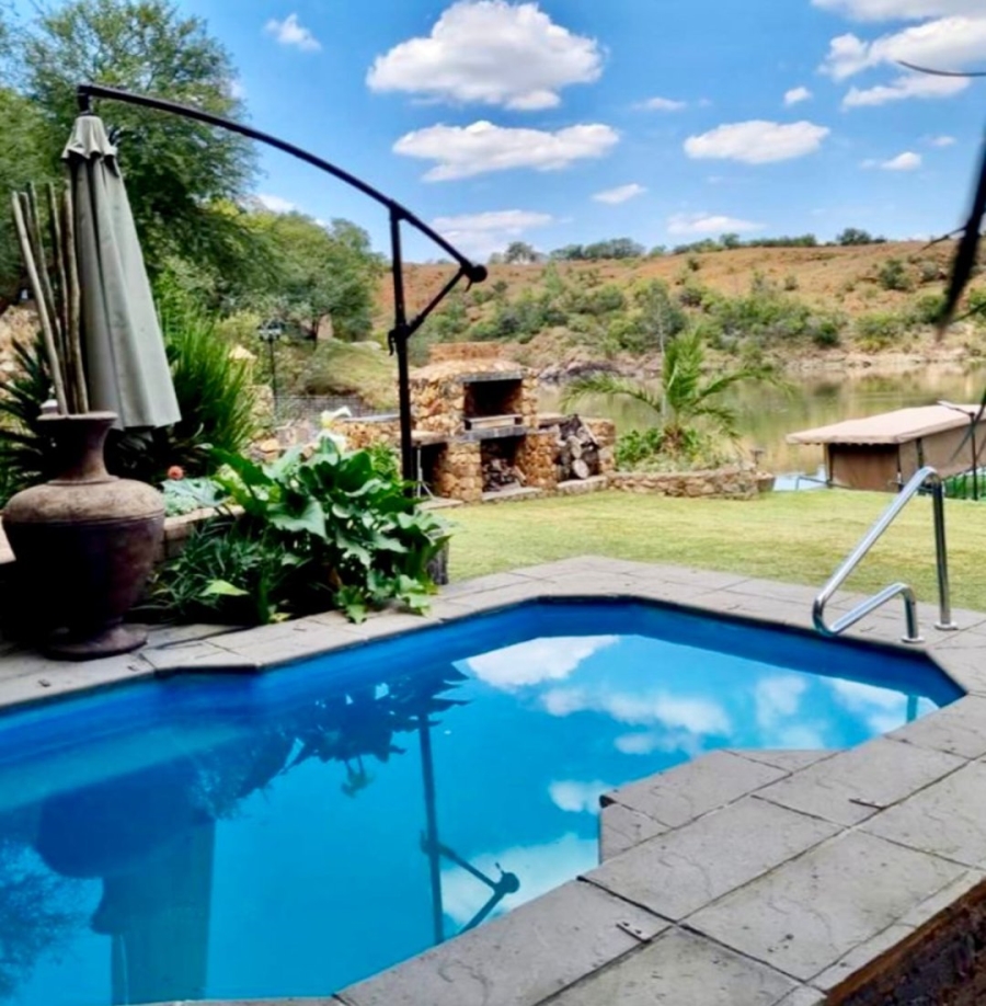 2 Bedroom Property for Sale in Vaaloewer Gauteng