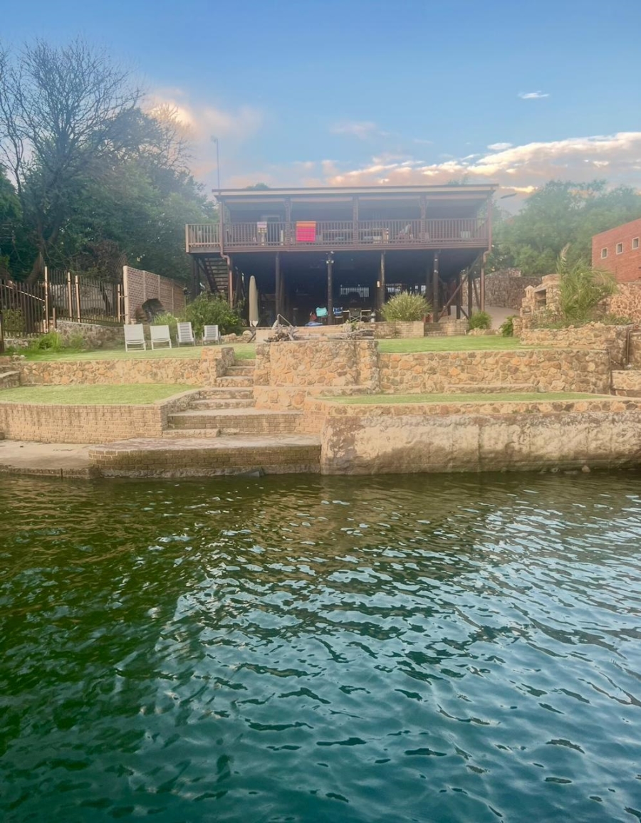 2 Bedroom Property for Sale in Vaaloewer Gauteng