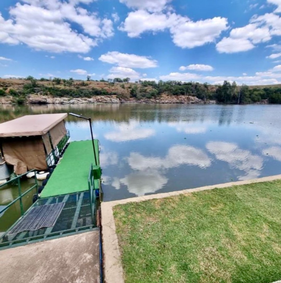 2 Bedroom Property for Sale in Vaaloewer Gauteng