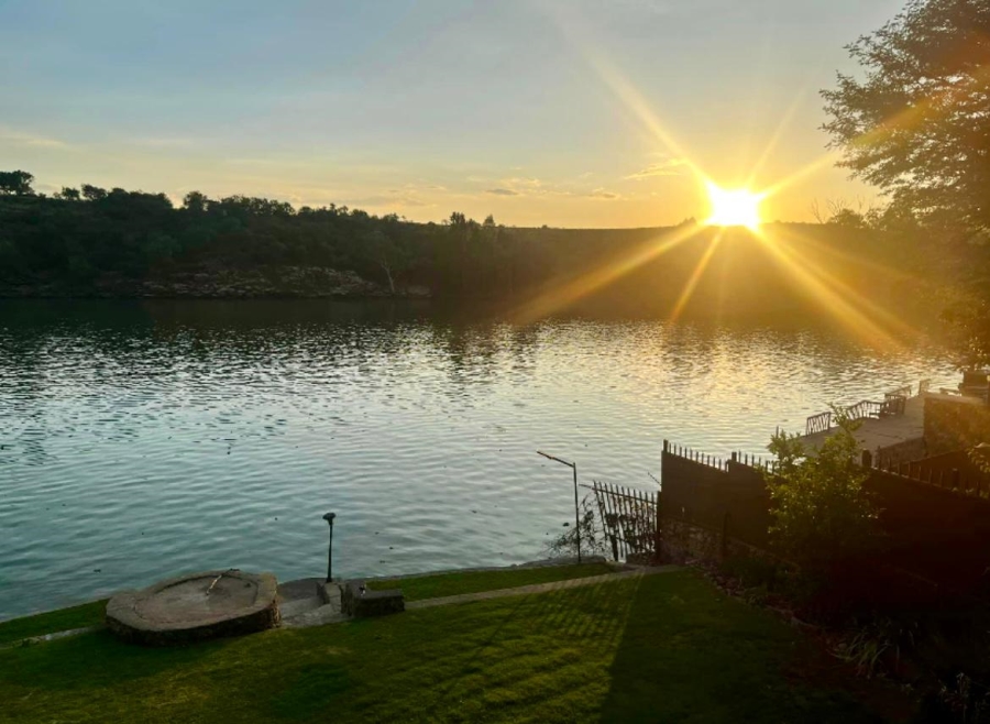 2 Bedroom Property for Sale in Vaaloewer Gauteng