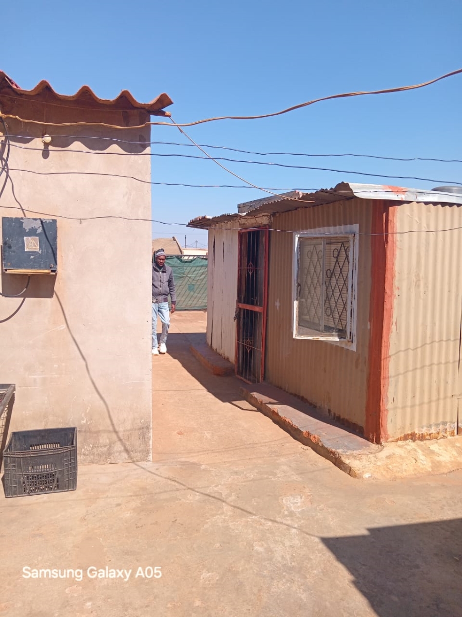 1 Bedroom Property for Sale in Bram Fischerville Gauteng