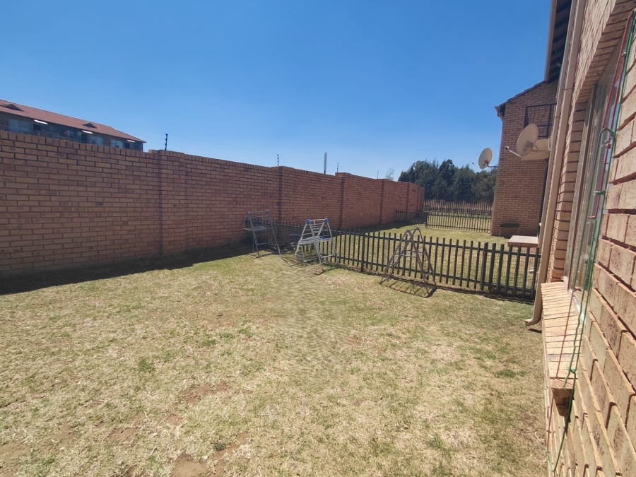 2 Bedroom Property for Sale in Greenhills Gauteng