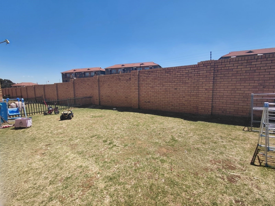 2 Bedroom Property for Sale in Greenhills Gauteng