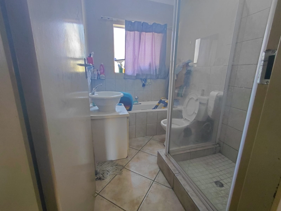 2 Bedroom Property for Sale in Greenhills Gauteng