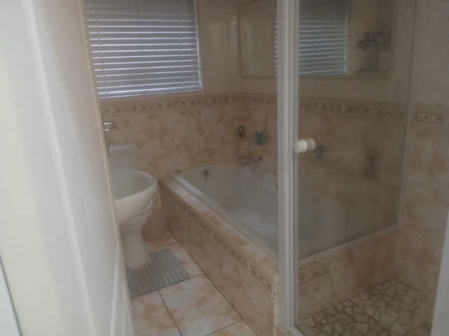 2 Bedroom Property for Sale in Greenhills Gauteng