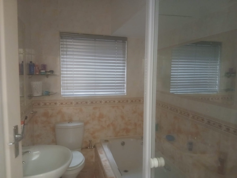 2 Bedroom Property for Sale in Greenhills Gauteng
