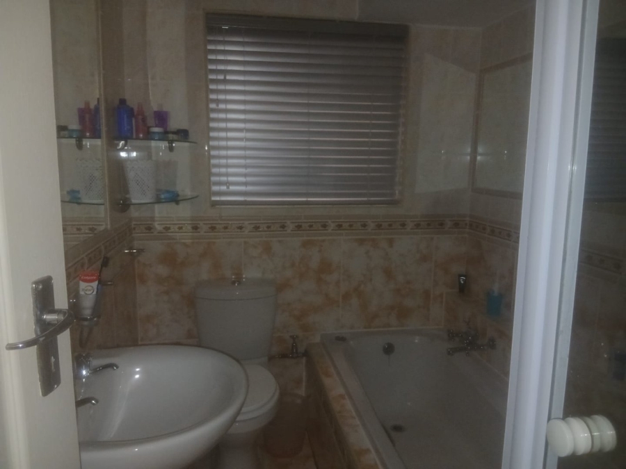 2 Bedroom Property for Sale in Greenhills Gauteng