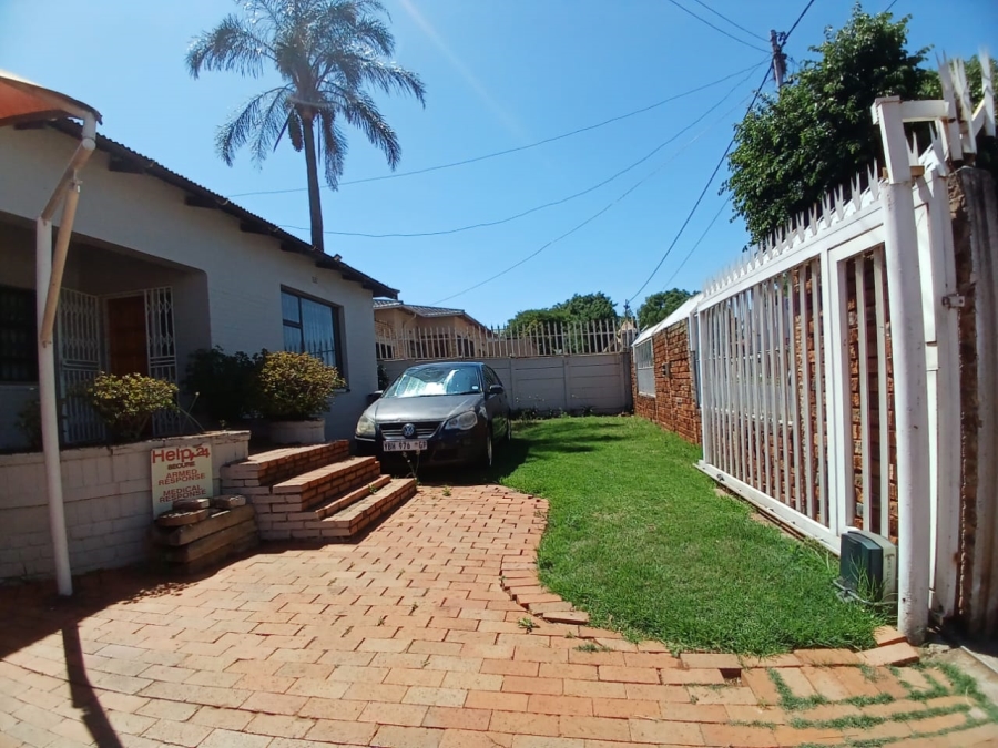 3 Bedroom Property for Sale in Roodepoort North Gauteng