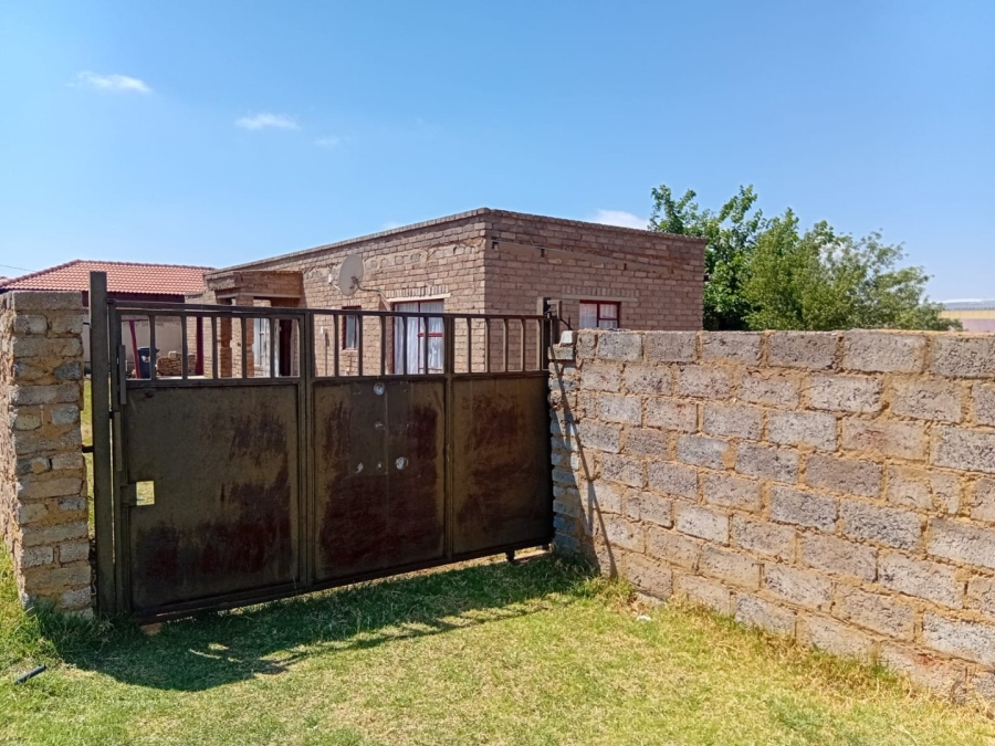 2 Bedroom Property for Sale in Mohlakeng Gauteng