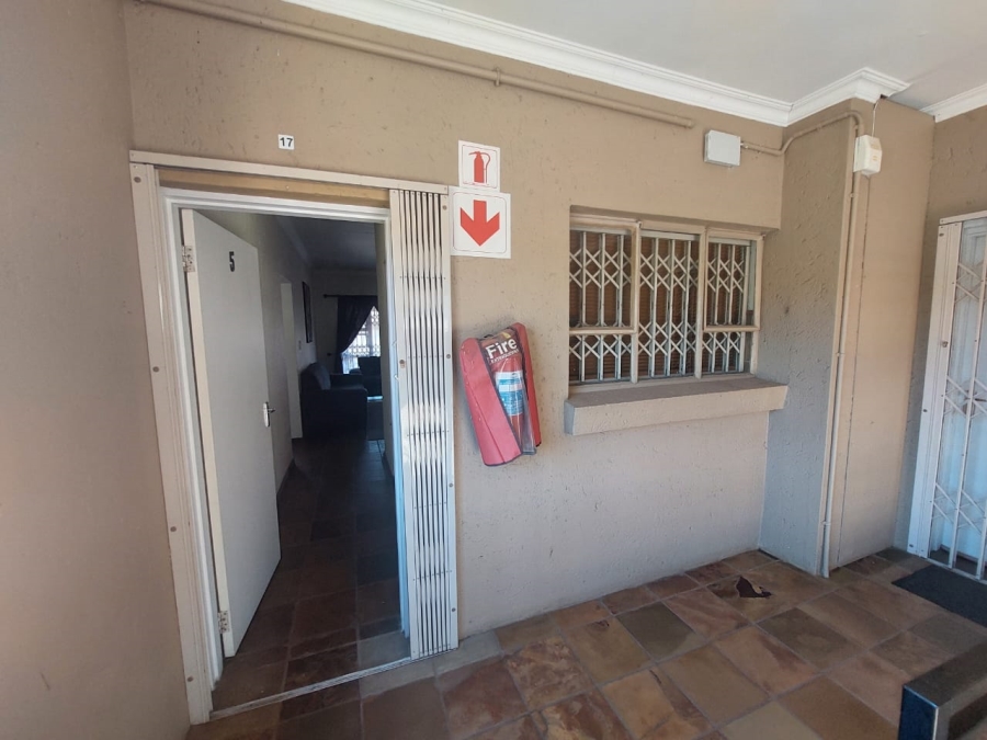1 Bedroom Property for Sale in Weltevreden Park Gauteng
