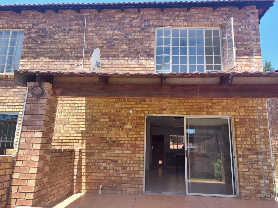 2 Bedroom Property for Sale in Wilgeheuwel Gauteng