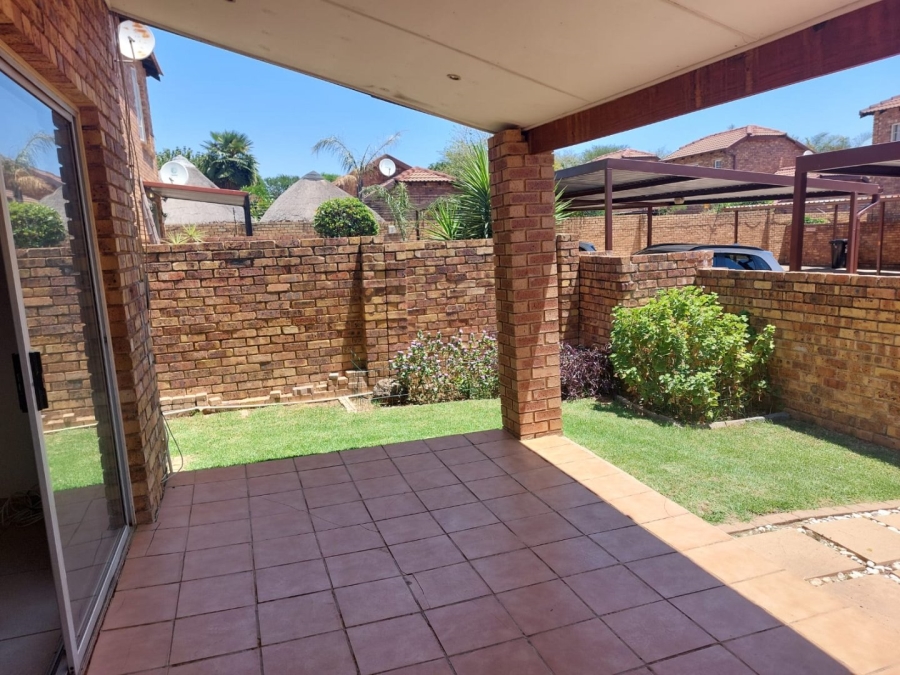 2 Bedroom Property for Sale in Wilgeheuwel Gauteng