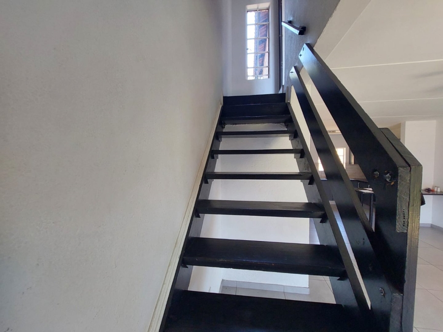 2 Bedroom Property for Sale in Wilgeheuwel Gauteng