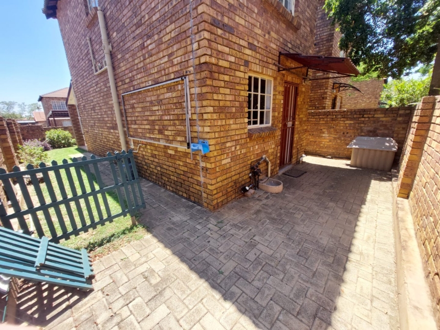 2 Bedroom Property for Sale in Wilgeheuwel Gauteng