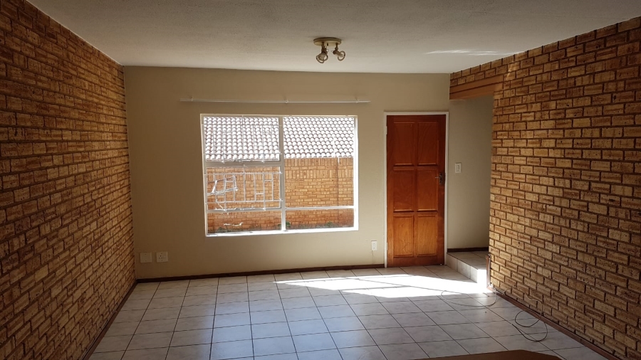 2 Bedroom Property for Sale in Noordheuwel Gauteng