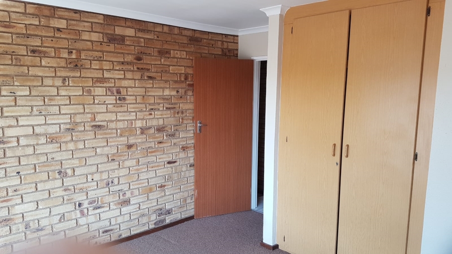 2 Bedroom Property for Sale in Noordheuwel Gauteng