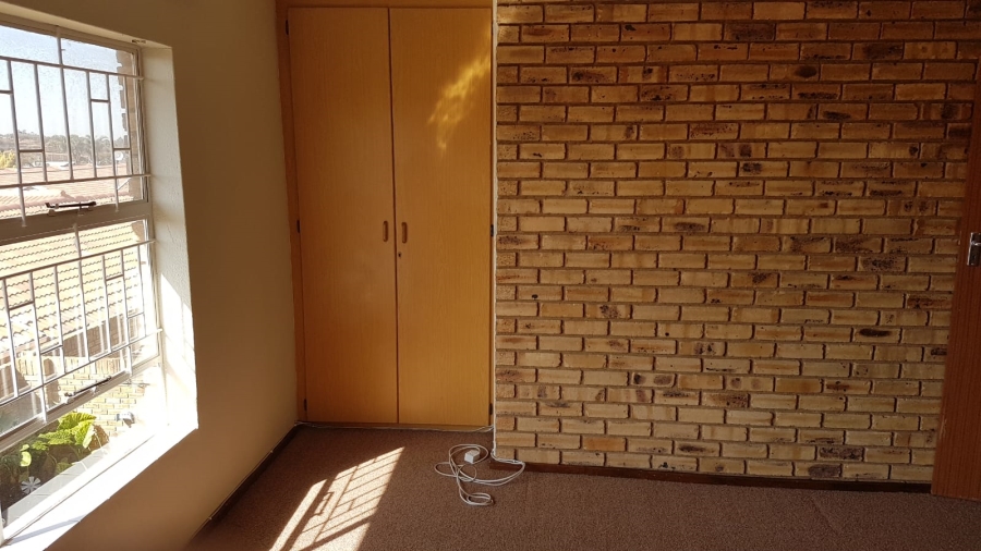 2 Bedroom Property for Sale in Noordheuwel Gauteng