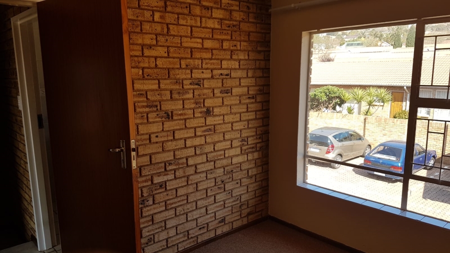 2 Bedroom Property for Sale in Noordheuwel Gauteng