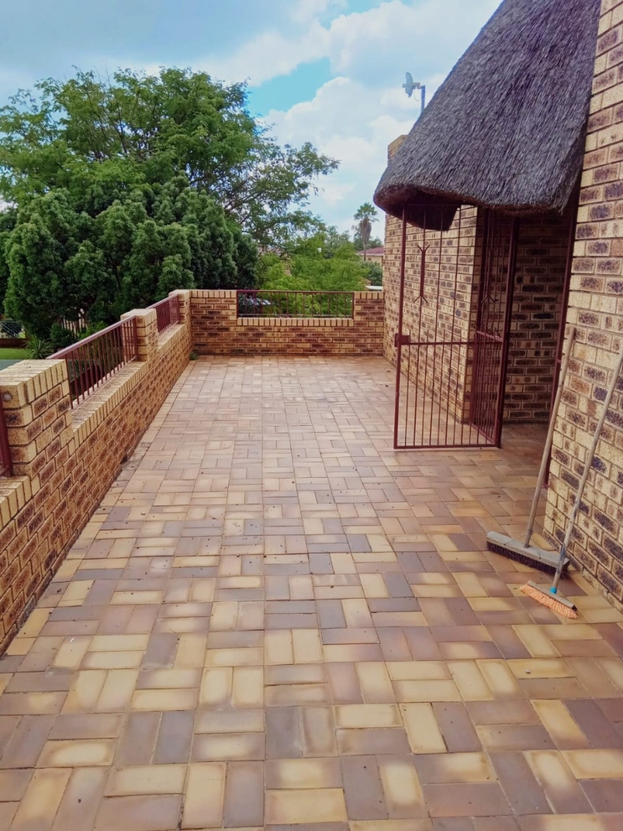 4 Bedroom Property for Sale in Westonaria Gauteng