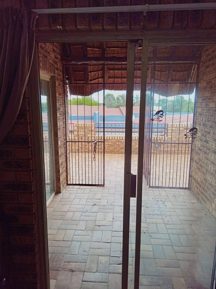 4 Bedroom Property for Sale in Westonaria Gauteng