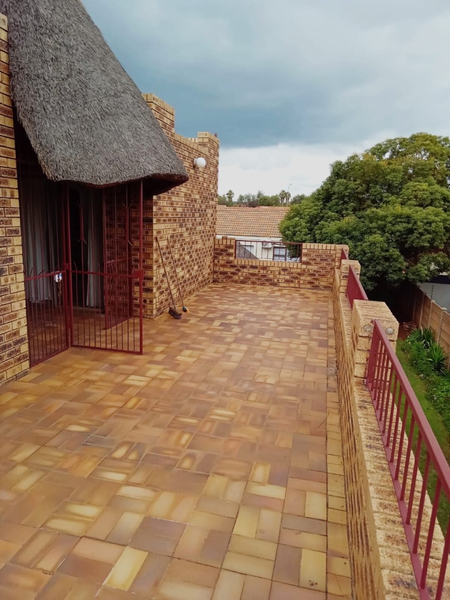 4 Bedroom Property for Sale in Westonaria Gauteng