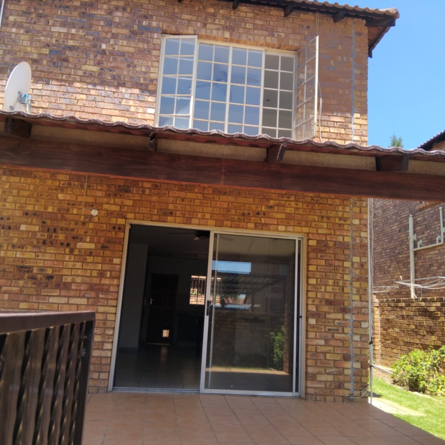 2 Bedroom Property for Sale in Wilgeheuwel Gauteng