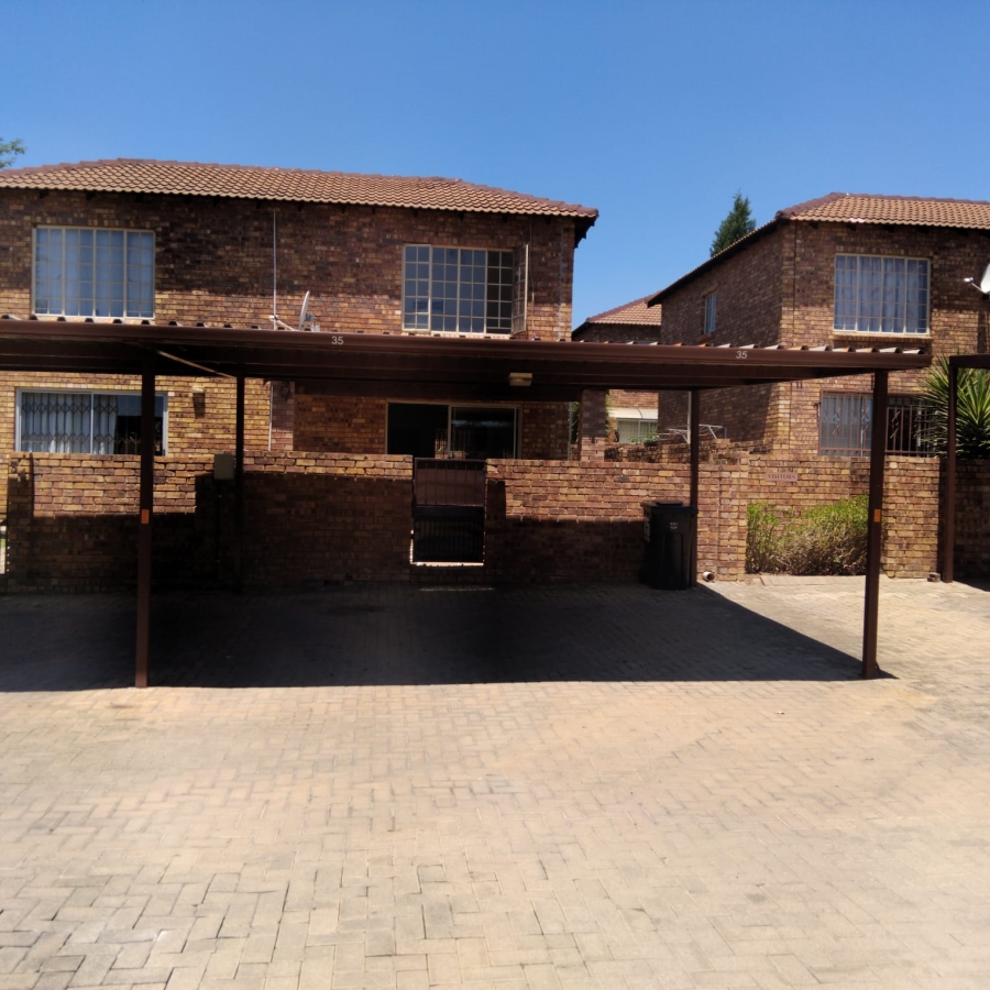2 Bedroom Property for Sale in Wilgeheuwel Gauteng