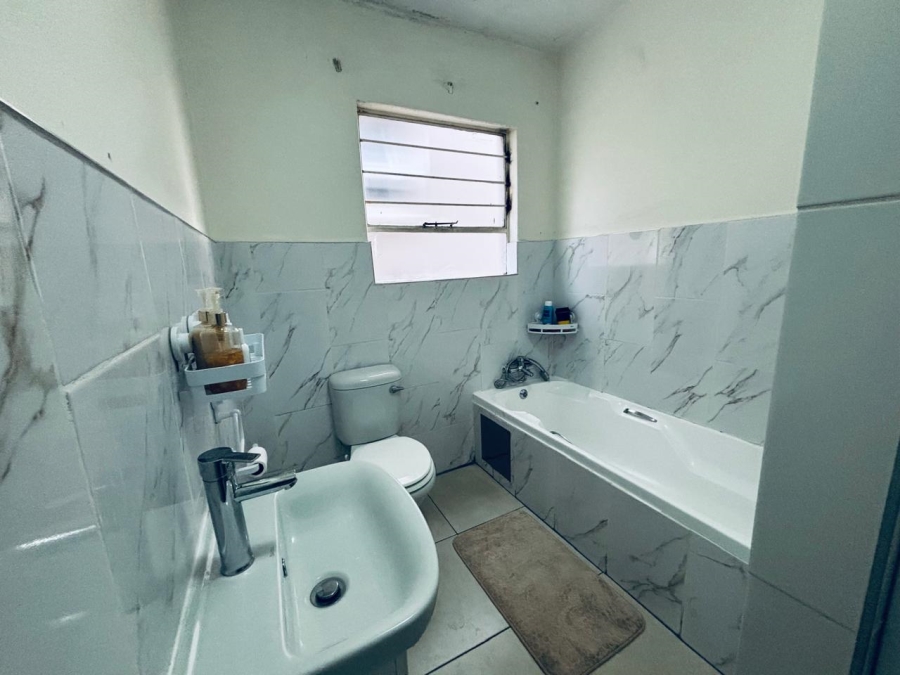 2 Bedroom Property for Sale in Roodekrans Gauteng