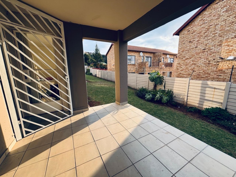 2 Bedroom Property for Sale in Roodekrans Gauteng