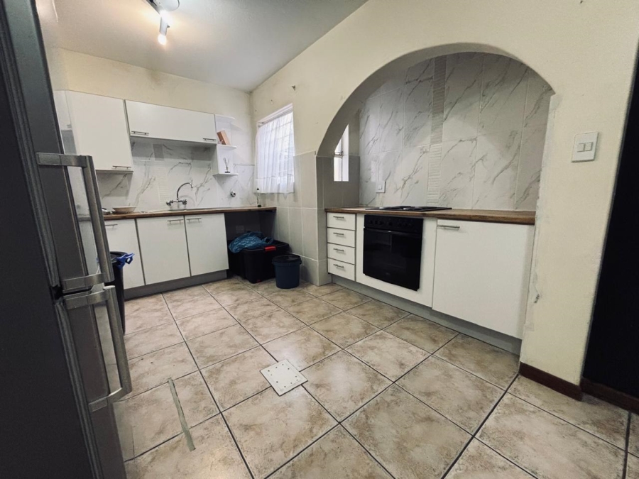 2 Bedroom Property for Sale in Roodekrans Gauteng