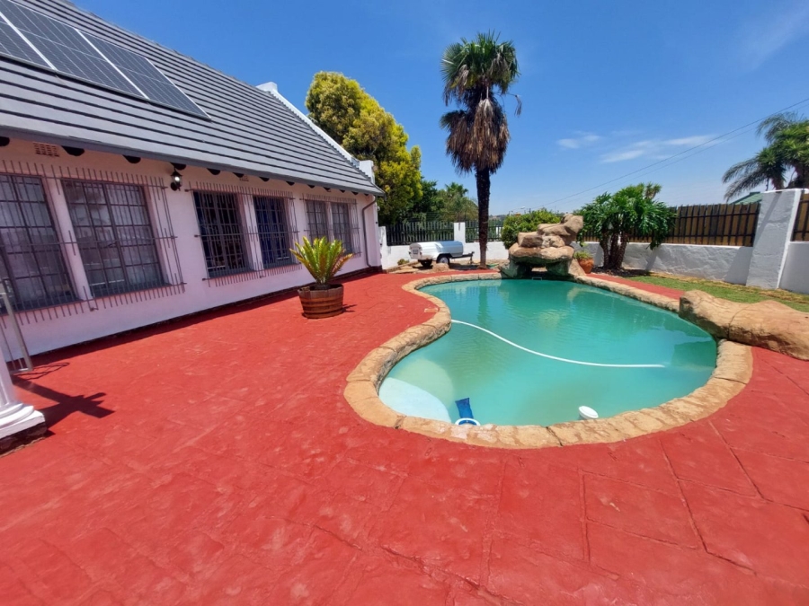 5 Bedroom Property for Sale in Krugersdorp North Gauteng