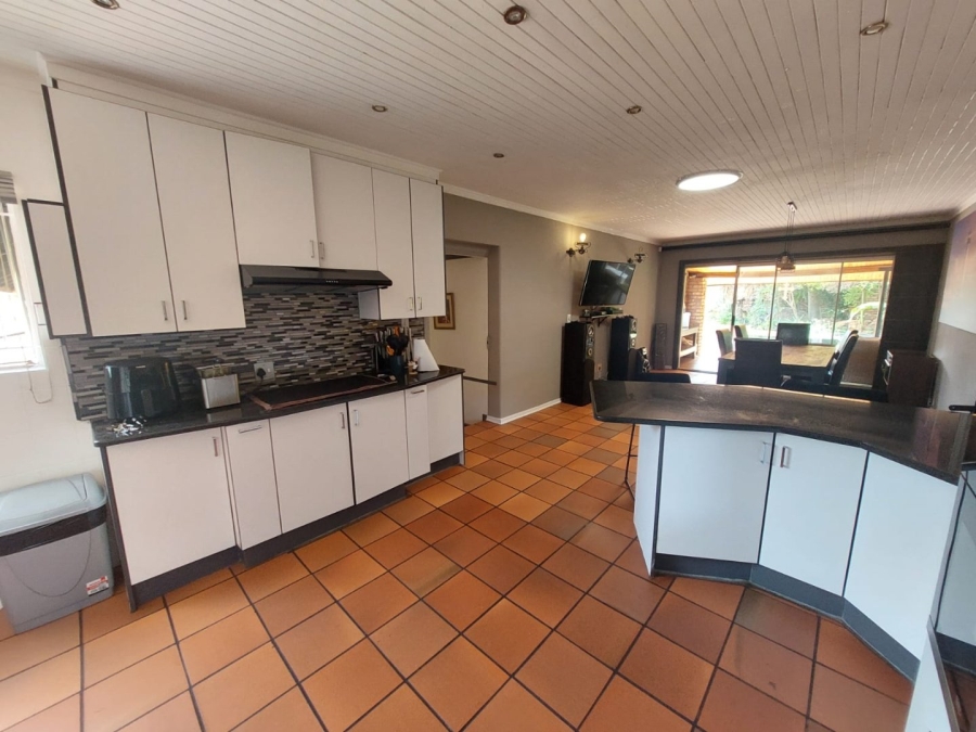 6 Bedroom Property for Sale in Rant En Dal Gauteng