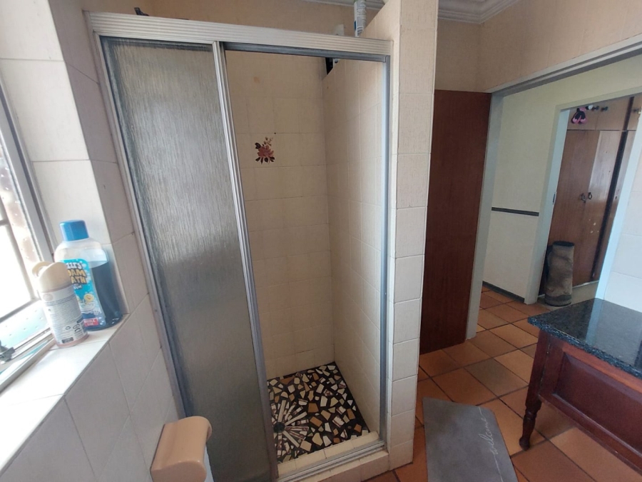 6 Bedroom Property for Sale in Rant En Dal Gauteng