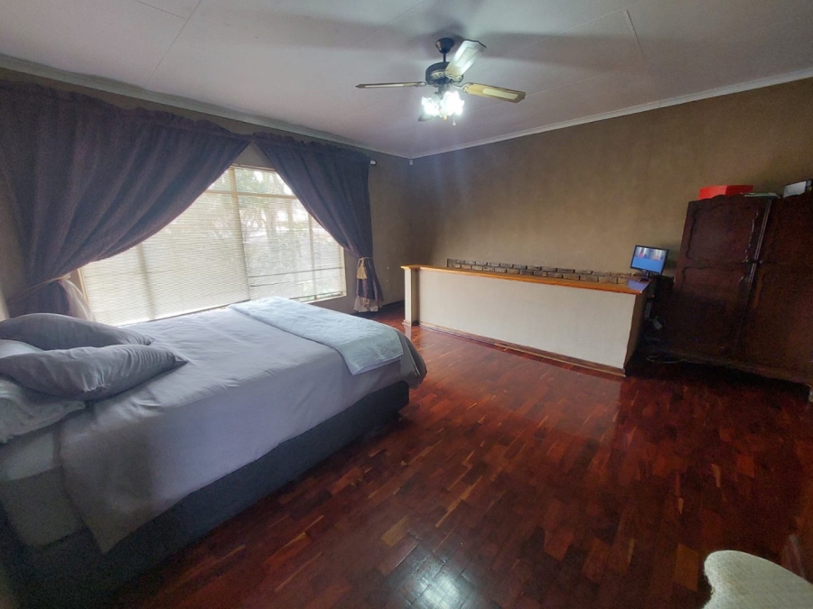 6 Bedroom Property for Sale in Rant En Dal Gauteng