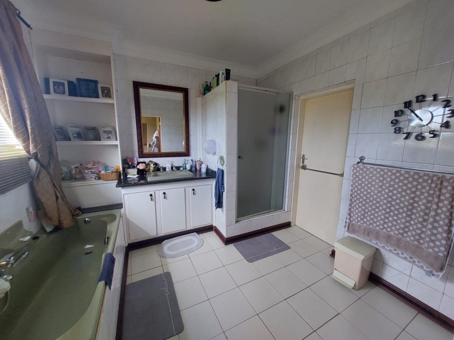 6 Bedroom Property for Sale in Rant En Dal Gauteng