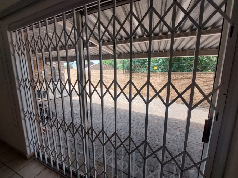 6 Bedroom Property for Sale in Rant En Dal Gauteng