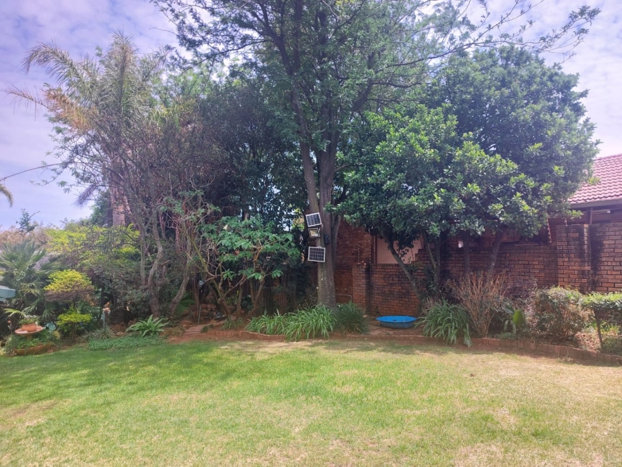 6 Bedroom Property for Sale in Rant En Dal Gauteng