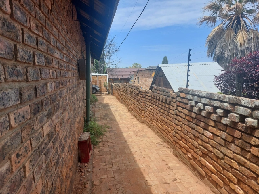 6 Bedroom Property for Sale in Rant En Dal Gauteng