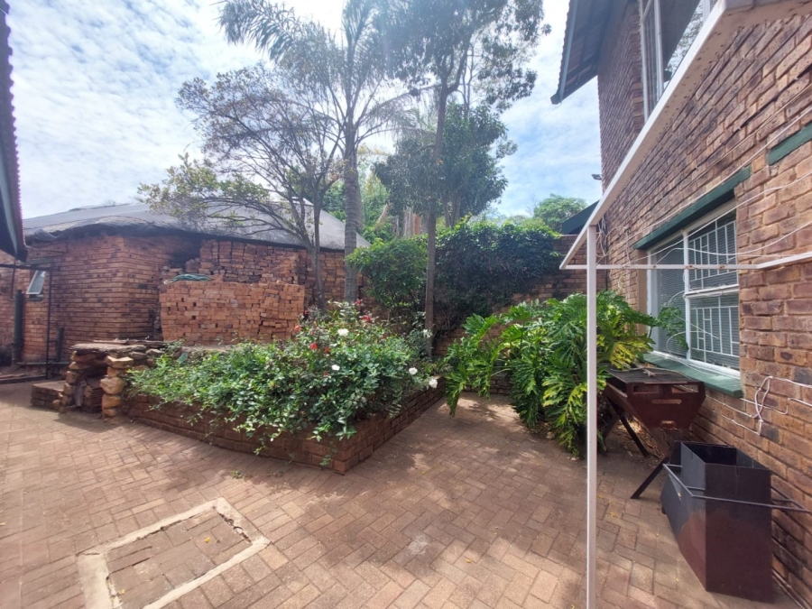 6 Bedroom Property for Sale in Rant En Dal Gauteng
