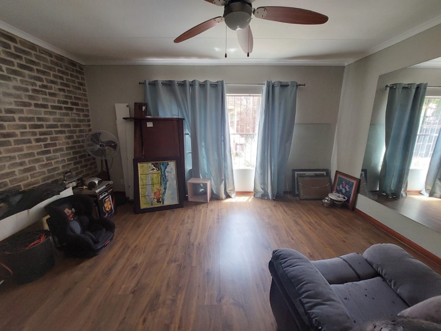 6 Bedroom Property for Sale in Rant En Dal Gauteng