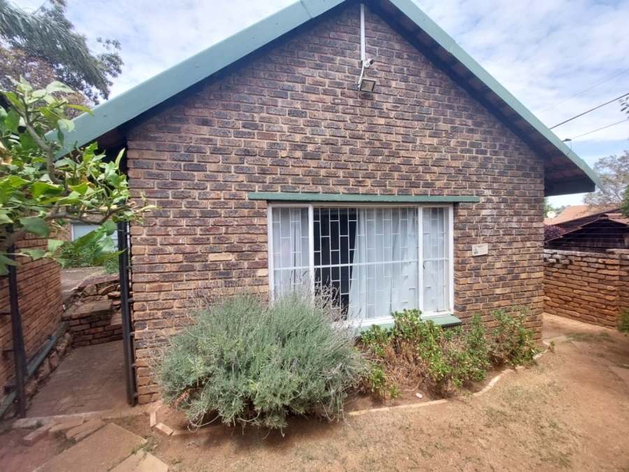 6 Bedroom Property for Sale in Rant En Dal Gauteng