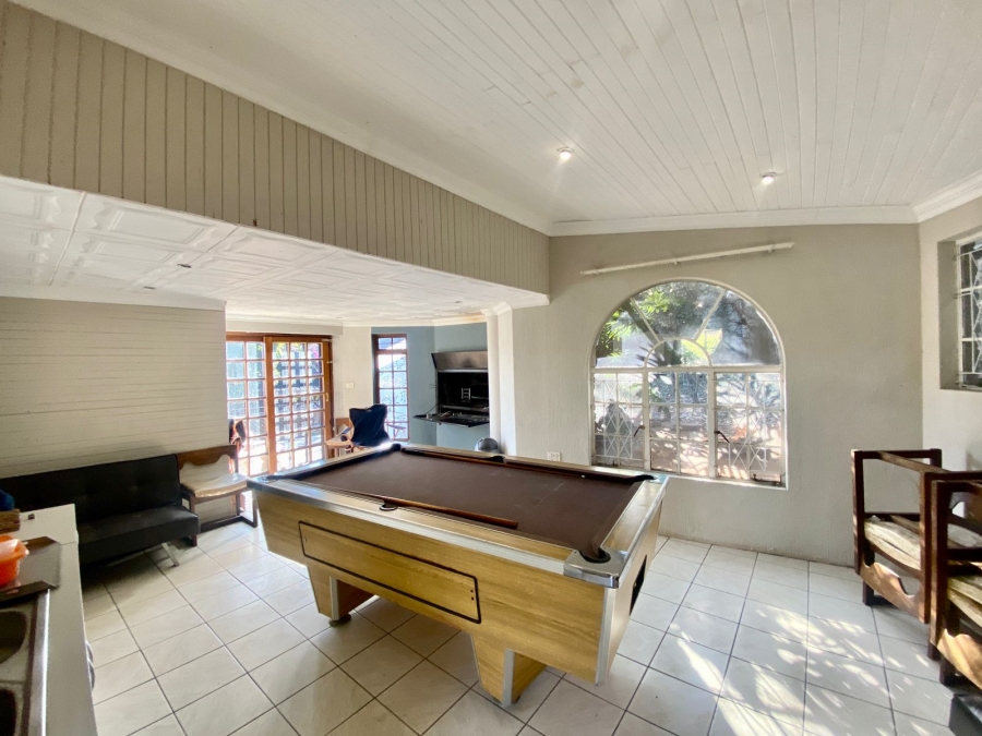 5 Bedroom Property for Sale in Roodekrans Gauteng