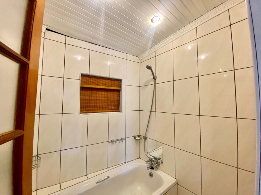 5 Bedroom Property for Sale in Roodekrans Gauteng