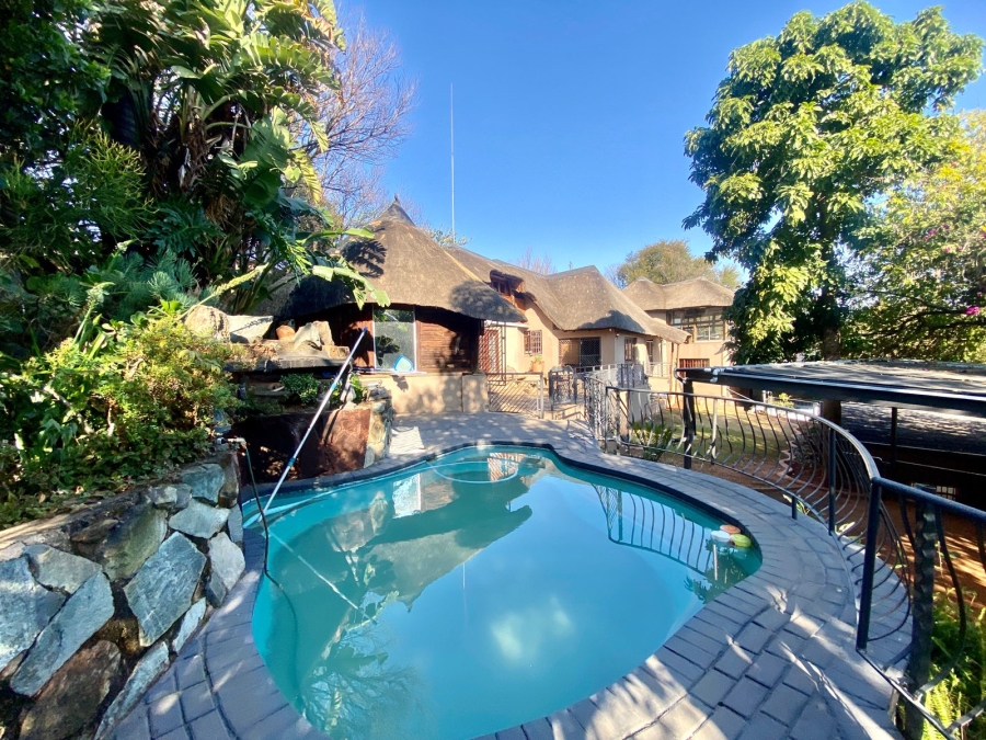 5 Bedroom Property for Sale in Roodekrans Gauteng